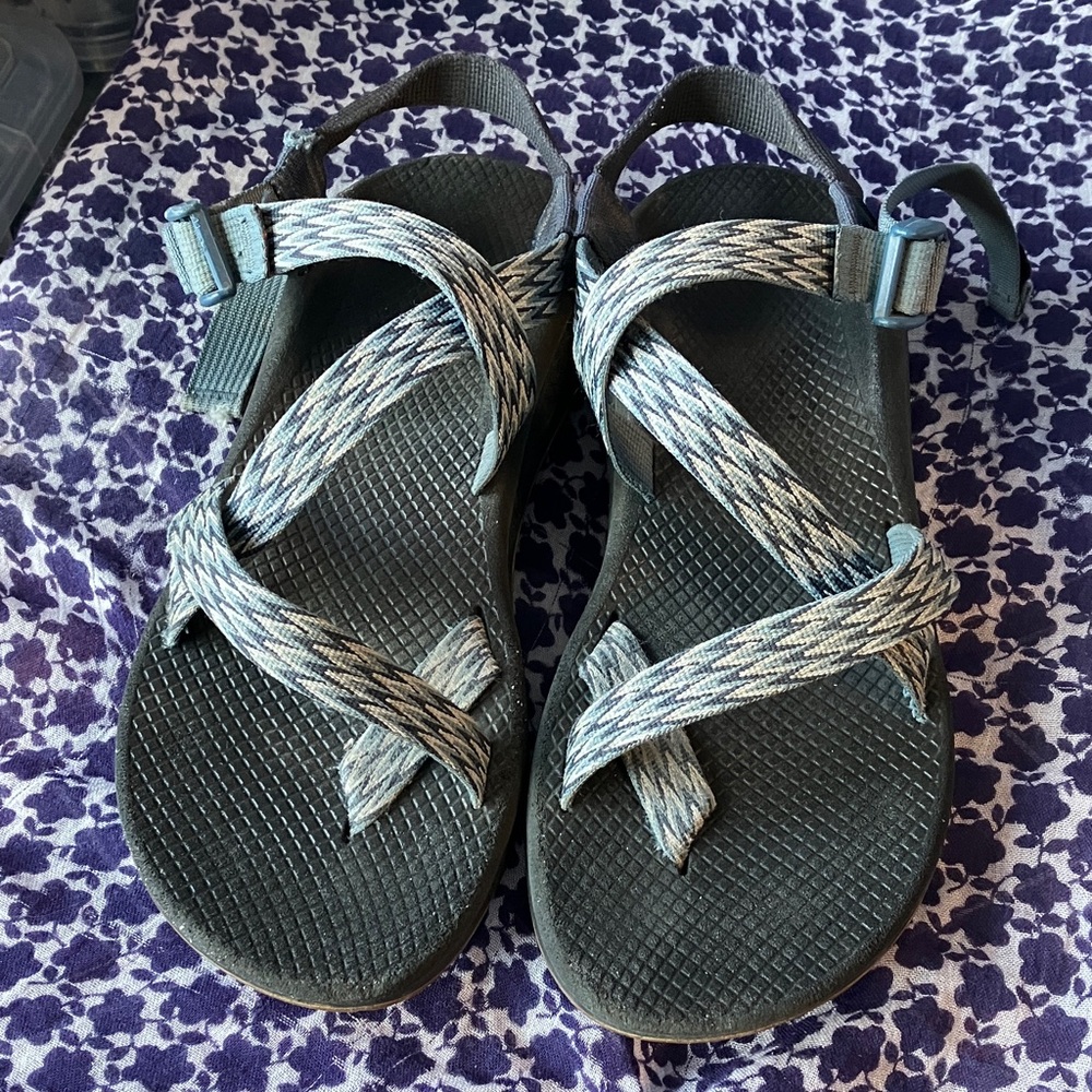 Chaco Chaco’s Blue white Black zigzag chevron print strap Sandals women’s 10-11